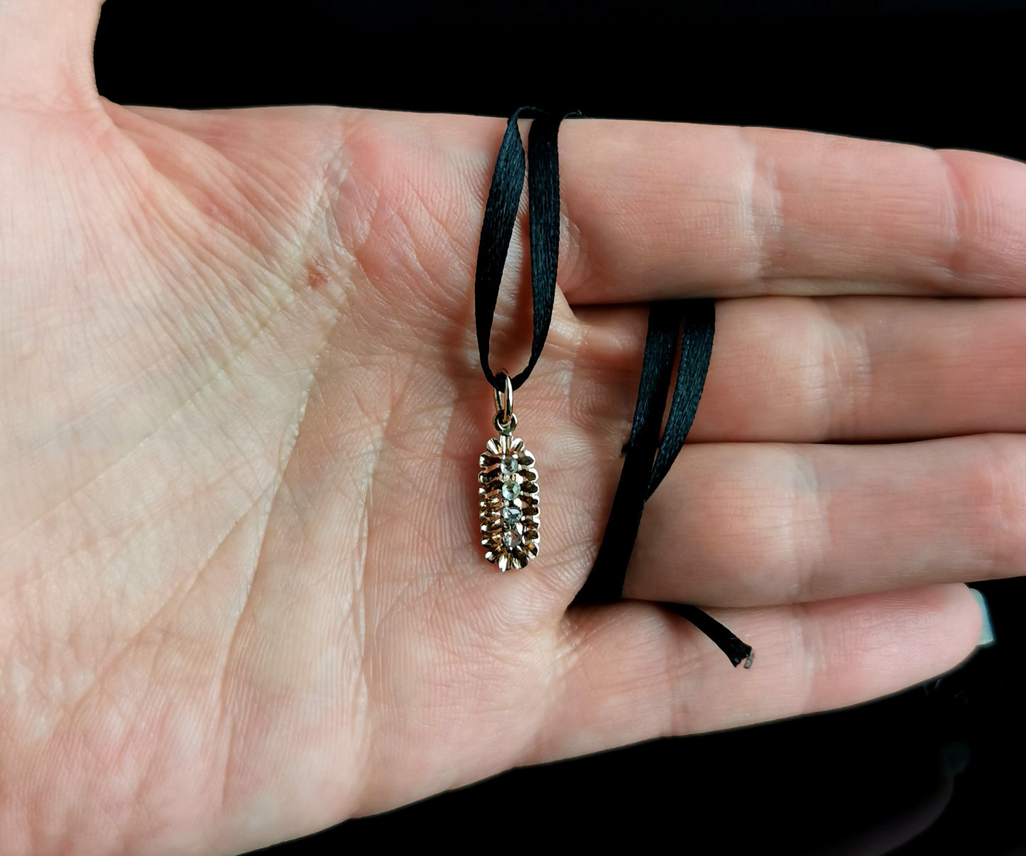 Antique Victorian Diamond line pendant, 9ct gold