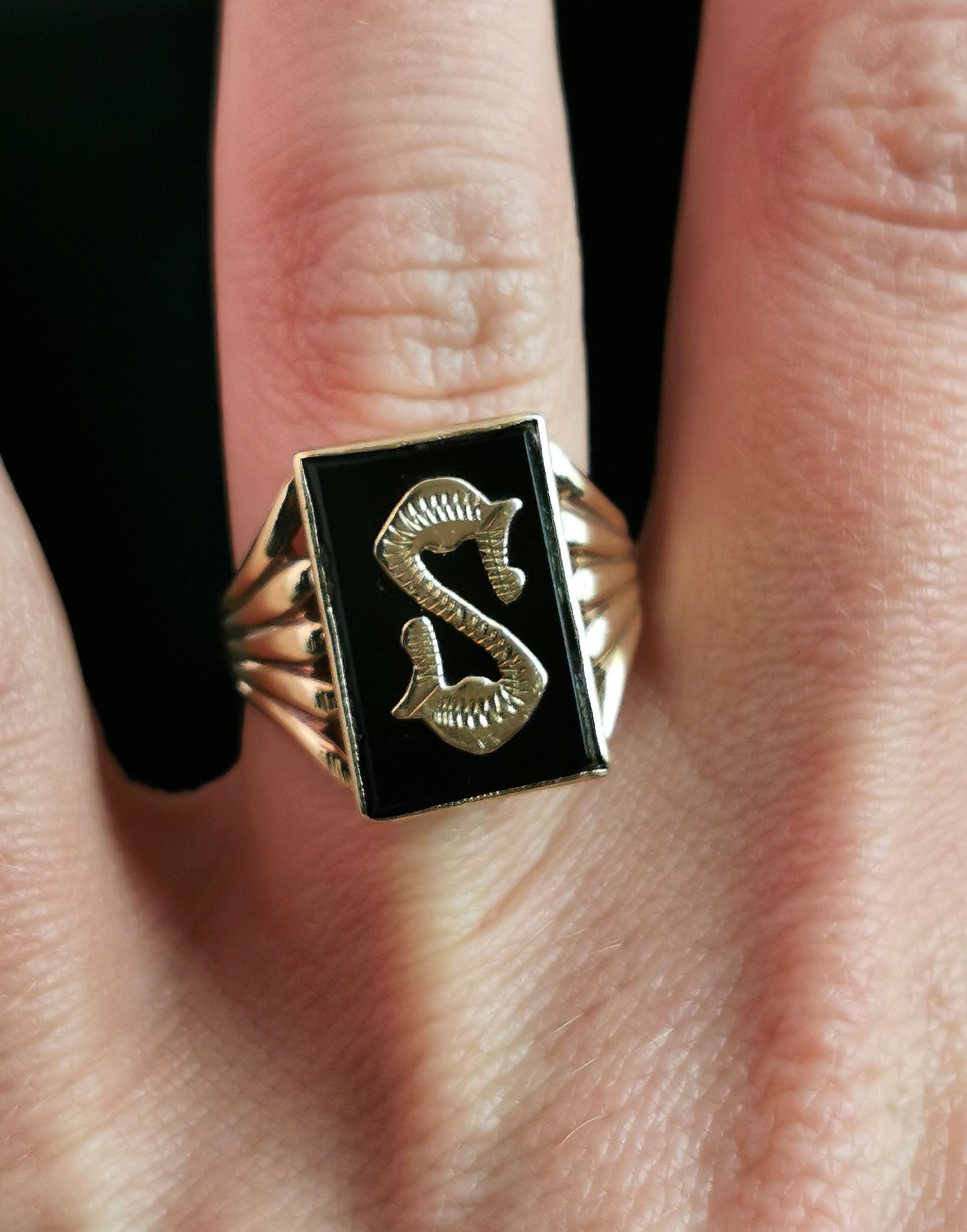 Art Deco Mourning ring S initial, 9ct gold and Onyx