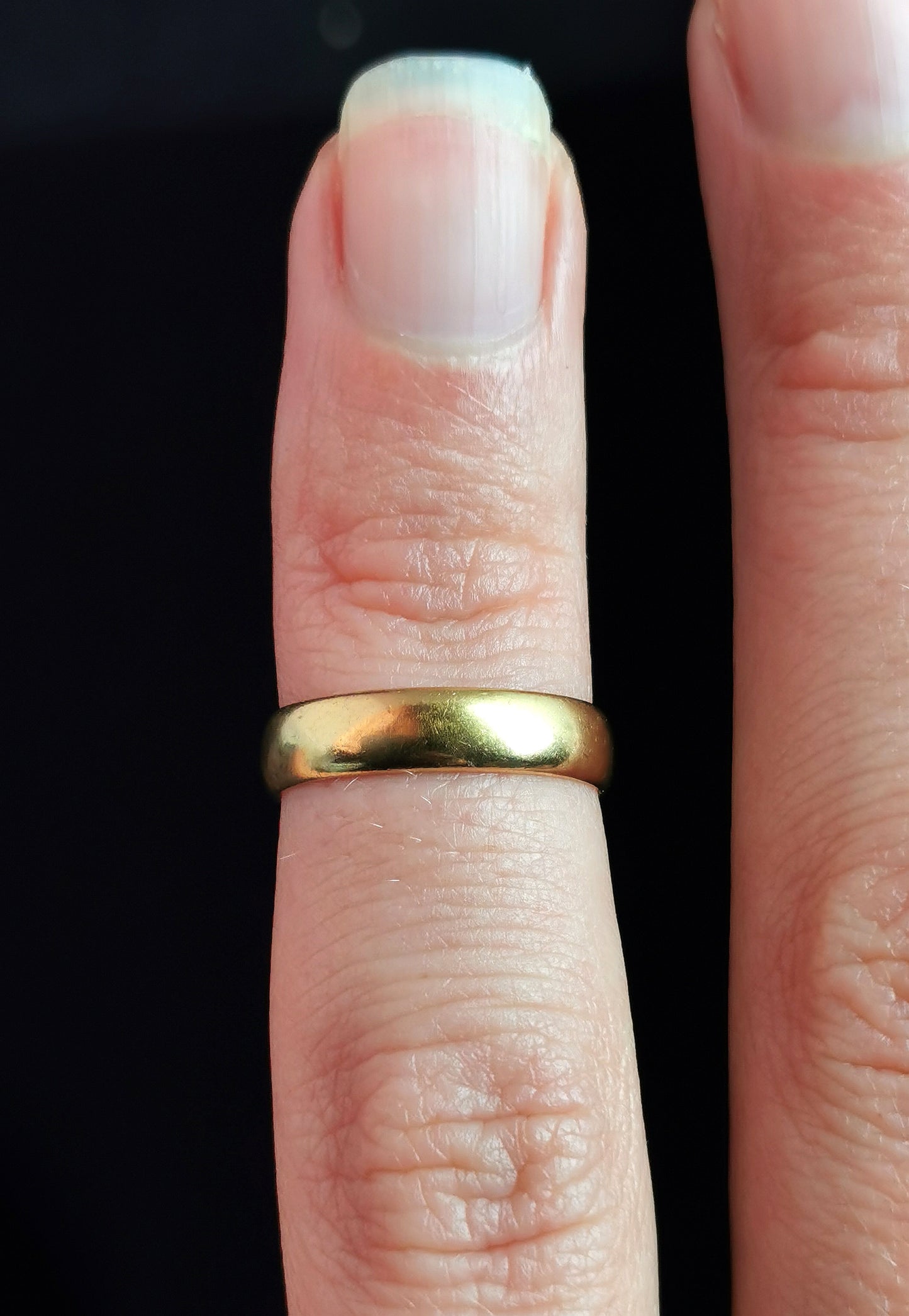 Antique 22ct yellow gold band ring, wedding ring