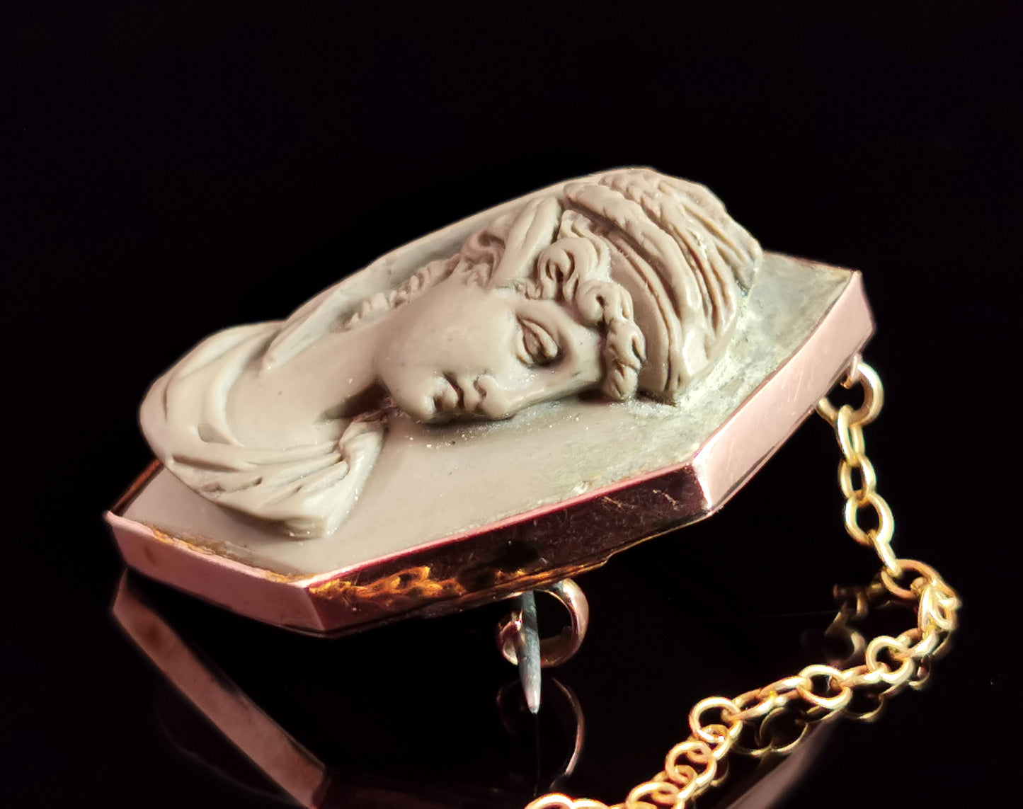Antique Victorian Lava Cameo brooch, 9ct gold