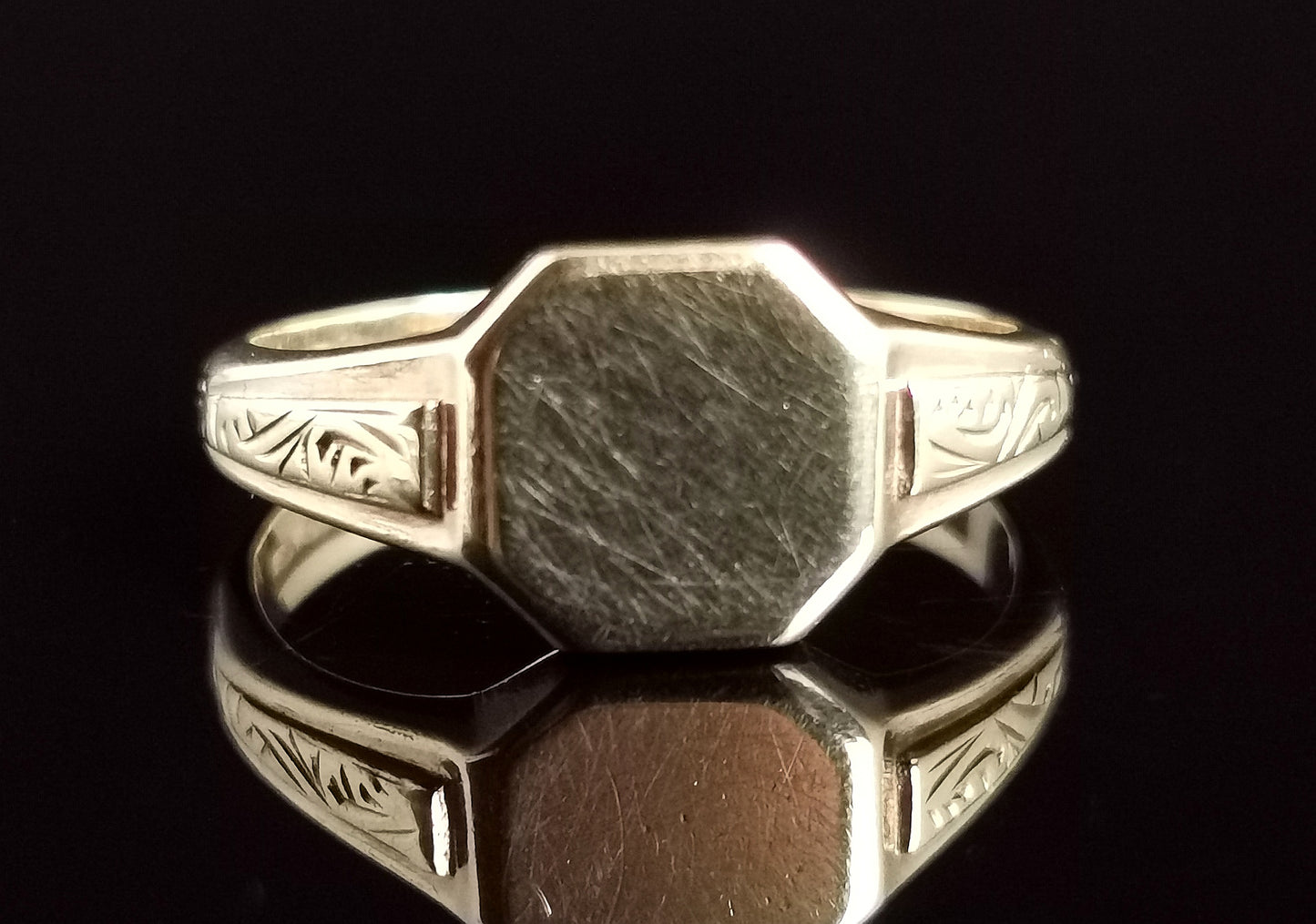 Vintage 9ct yellow gold Signet ring, Pinky ring