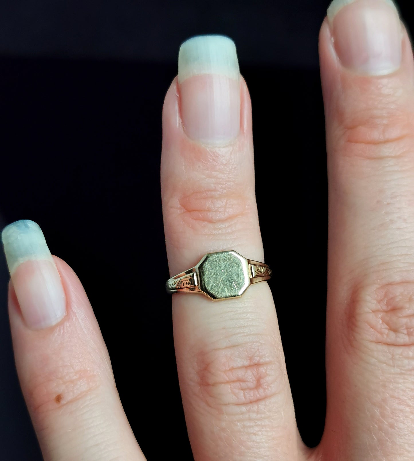 Vintage 9ct yellow gold Signet ring, Pinky ring