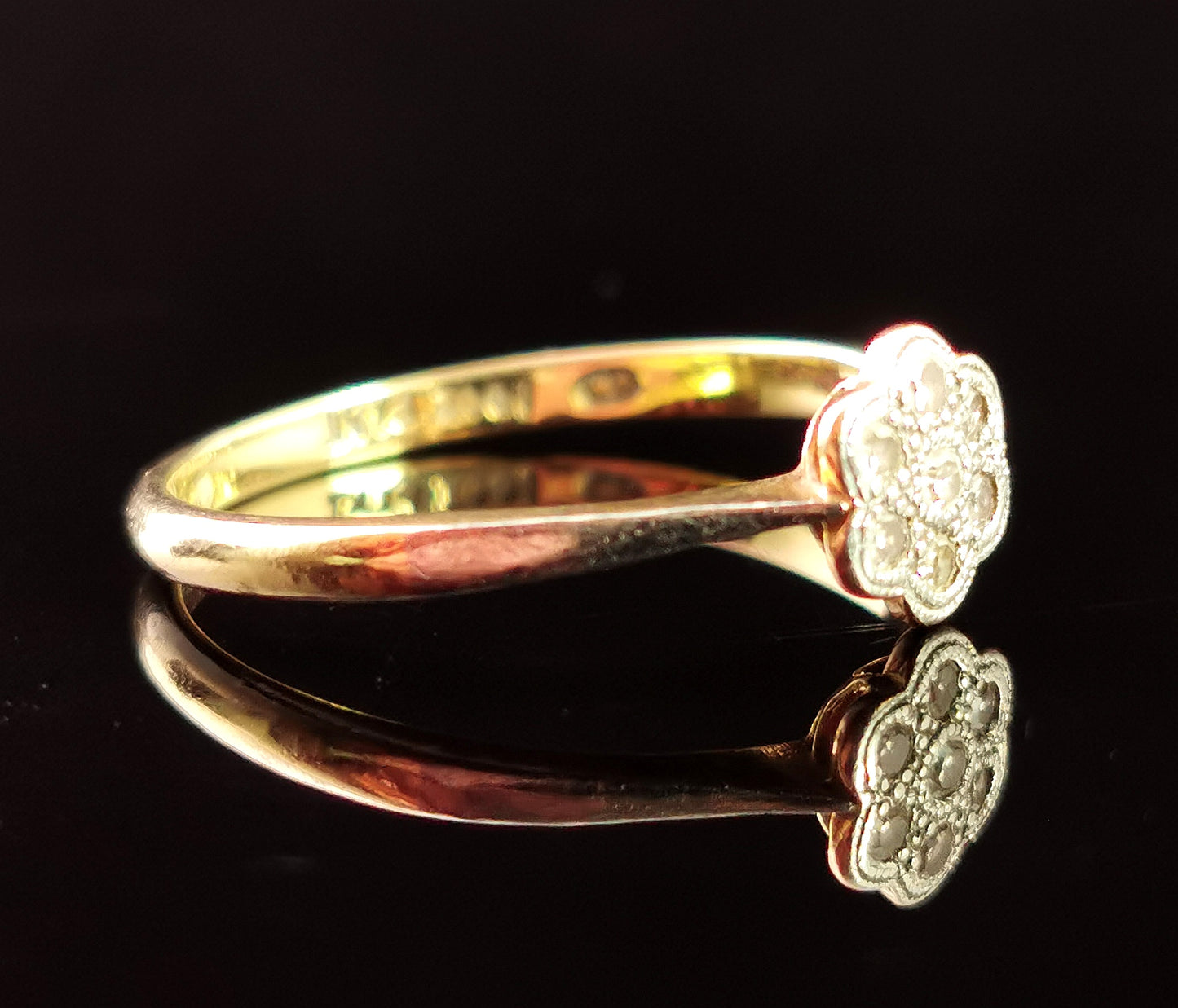 Antique diamond daisy ring, 18ct gold and platinum