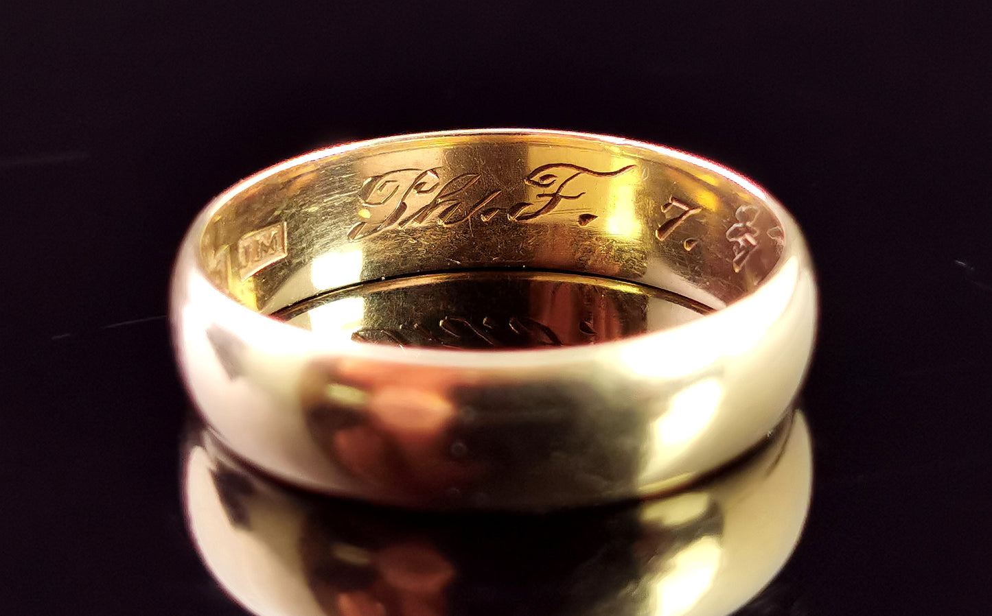 Antique 14ct gold wedding band ring, engraved