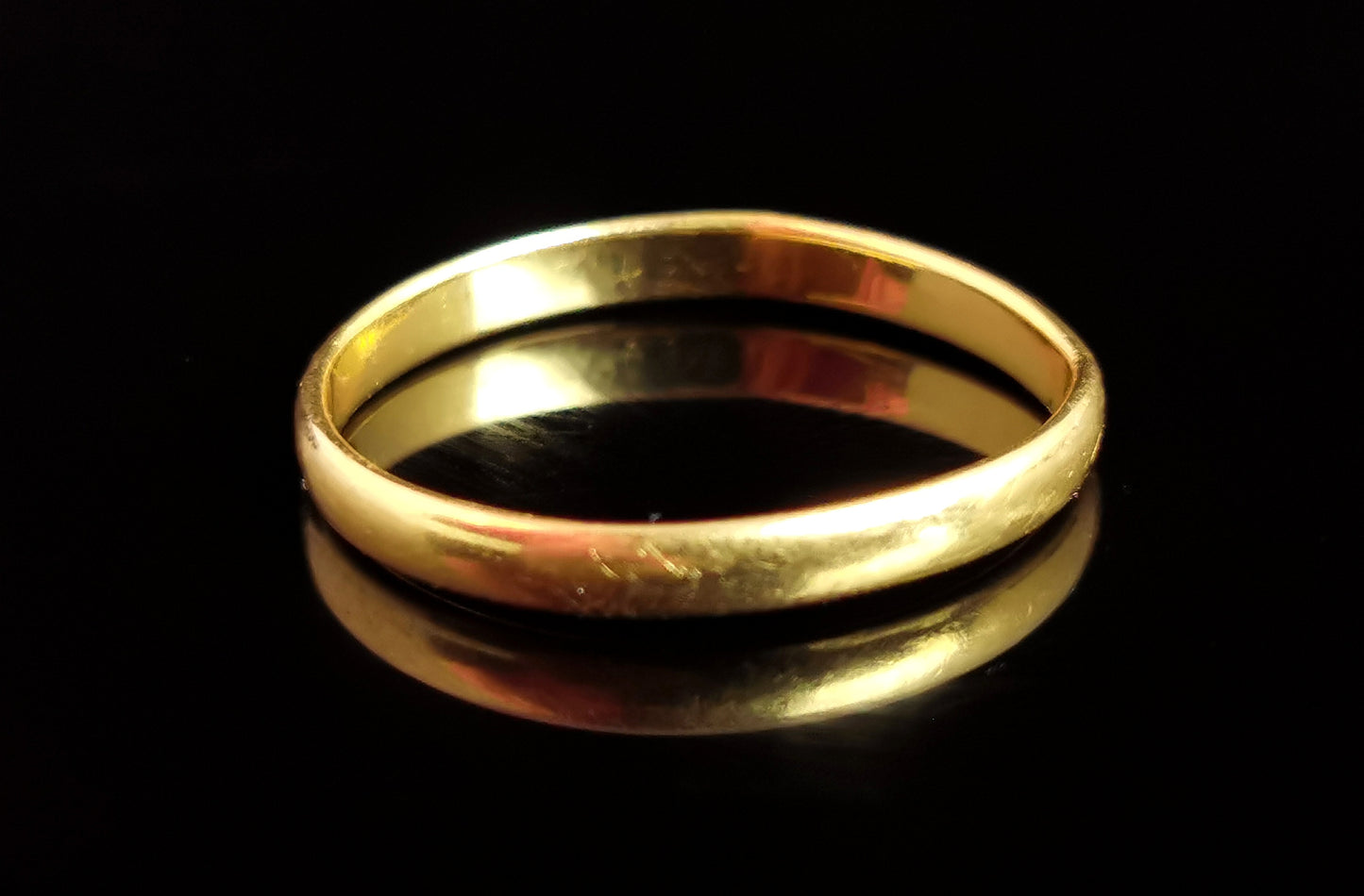 Vintage 22ct yellow gold band ring, wedding ring