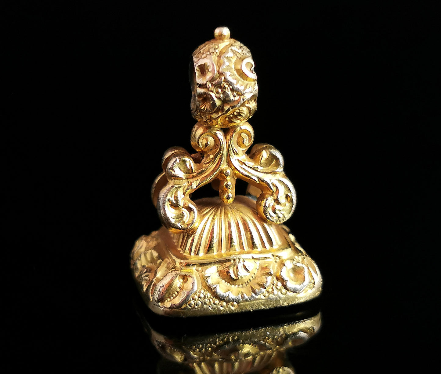 Antique Victorian Gold cased Carnelian seal fob pendant