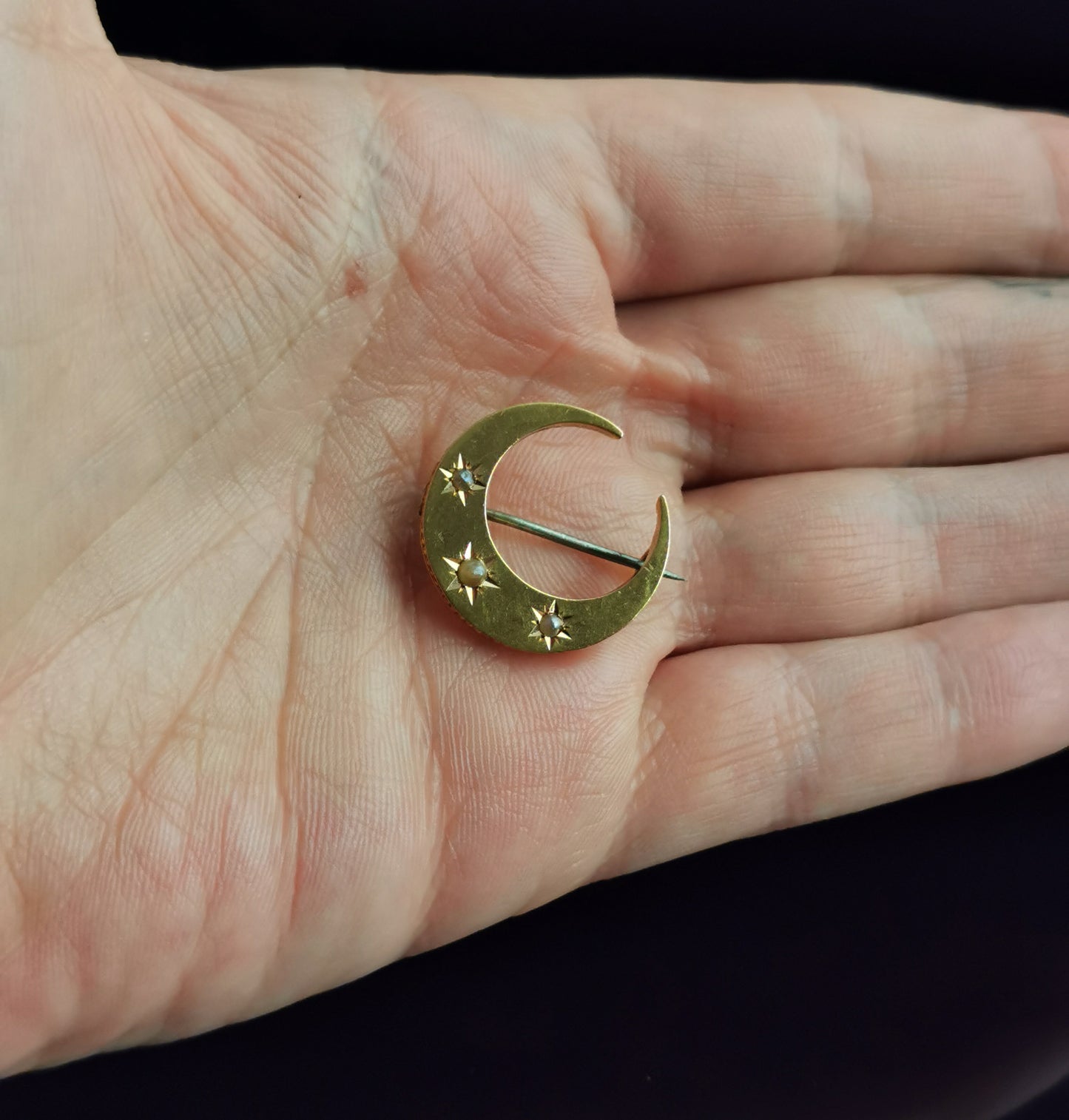 Antique Victorian Crescent moon brooch, 15ct gold, split pearl