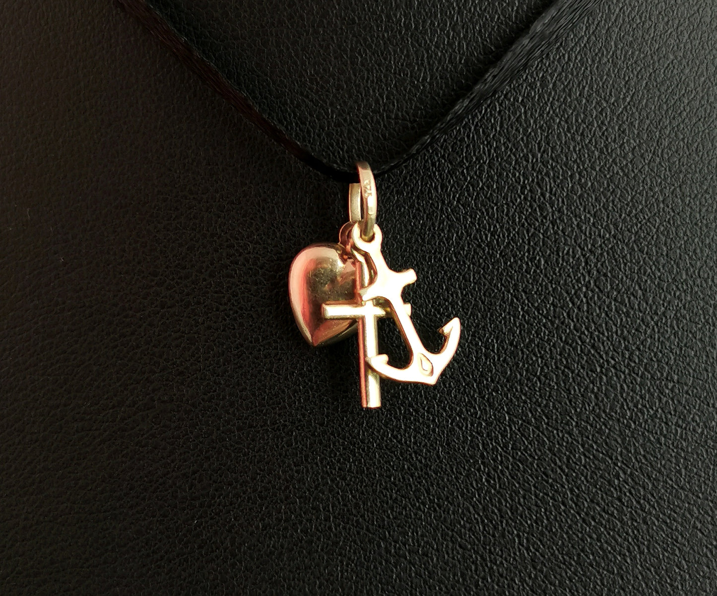 Vintage 9ct yellow gold Faith, Hope and Charity charm, pendant