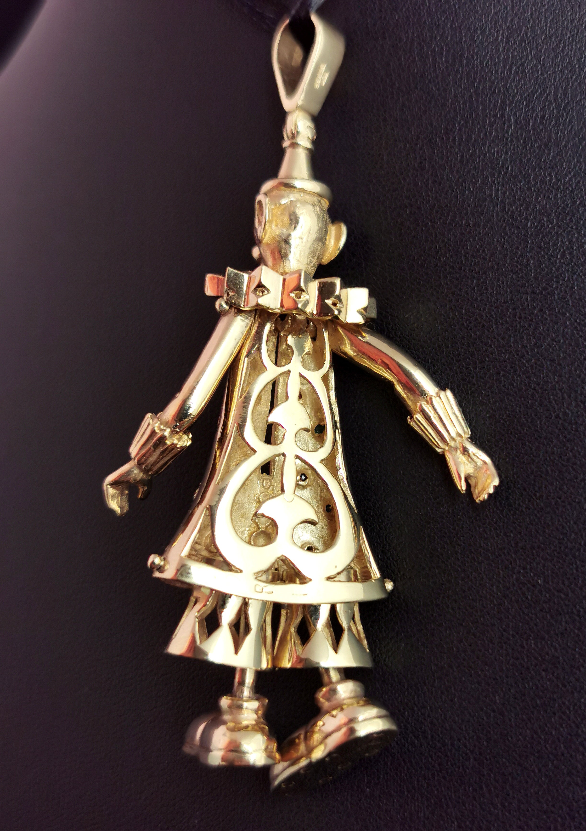 Gold clown necklace hotsell
