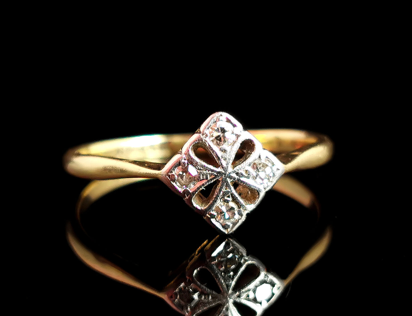 Vintage Art Deco Diamond ring, 18ct gold and platinum