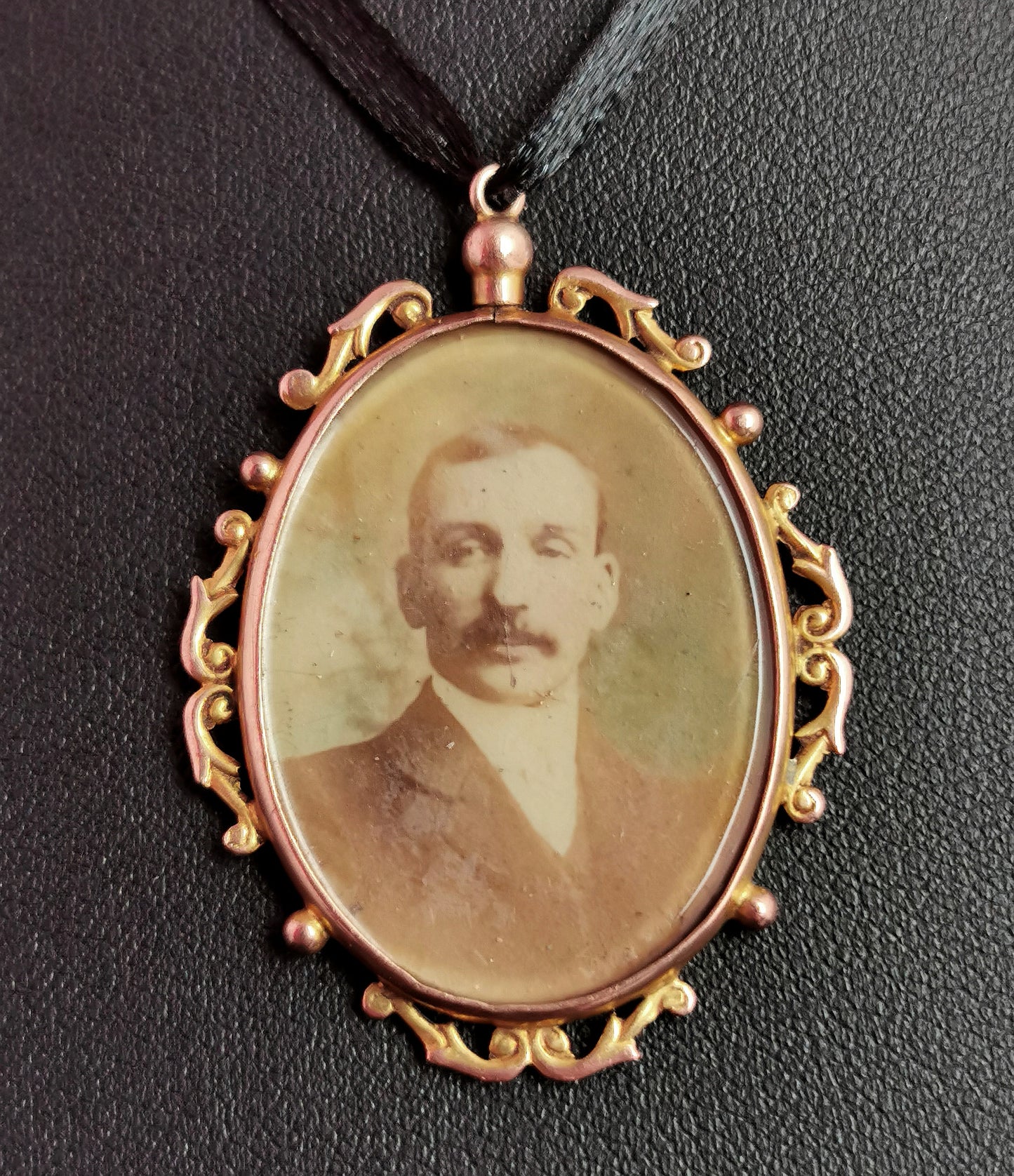 Antique 9ct gold locket pendant, Portrait, Glazed