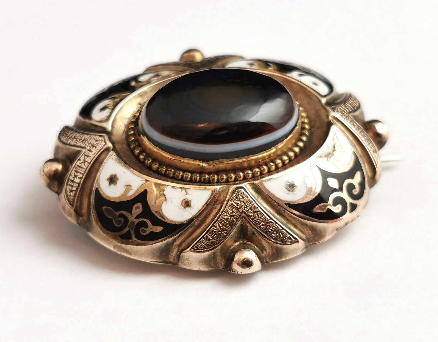 Antique Banded agate mourning brooch, 9ct gold, hairwork, Black and White enamel