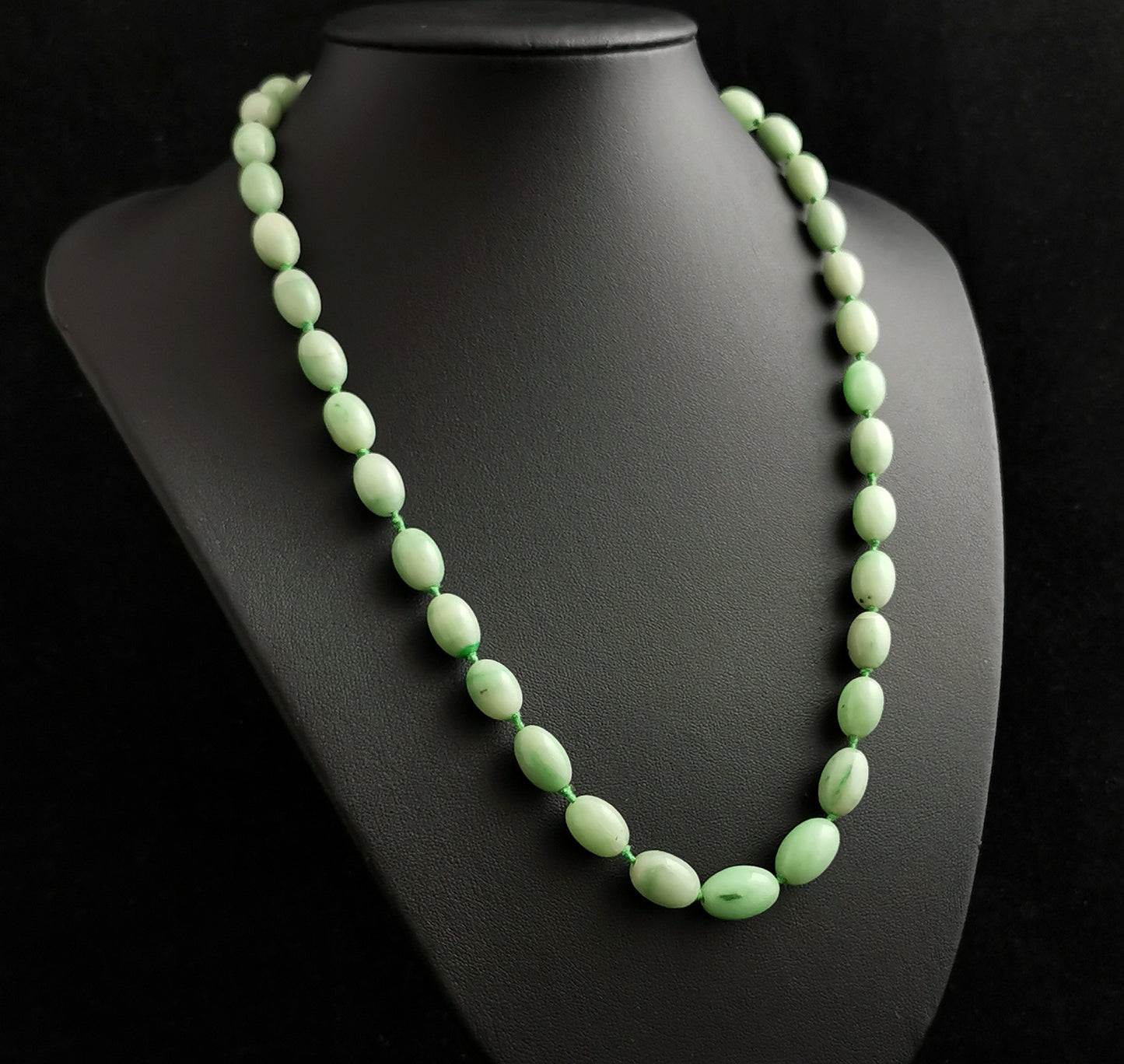 Vintage Art Deco Jade bead necklace, 9ct gold clasp