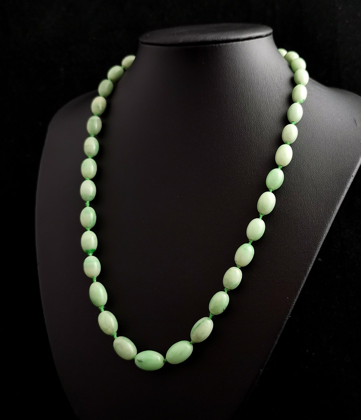 Vintage Art Deco Jade bead necklace, 9ct gold clasp