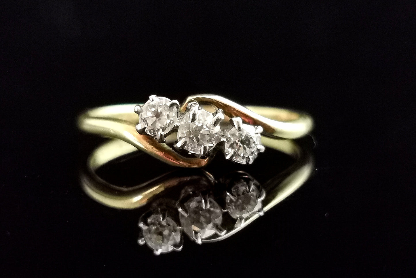 Antique Art Deco Diamond trilogy ring, 18ct gold and Platinum, 0.30ct