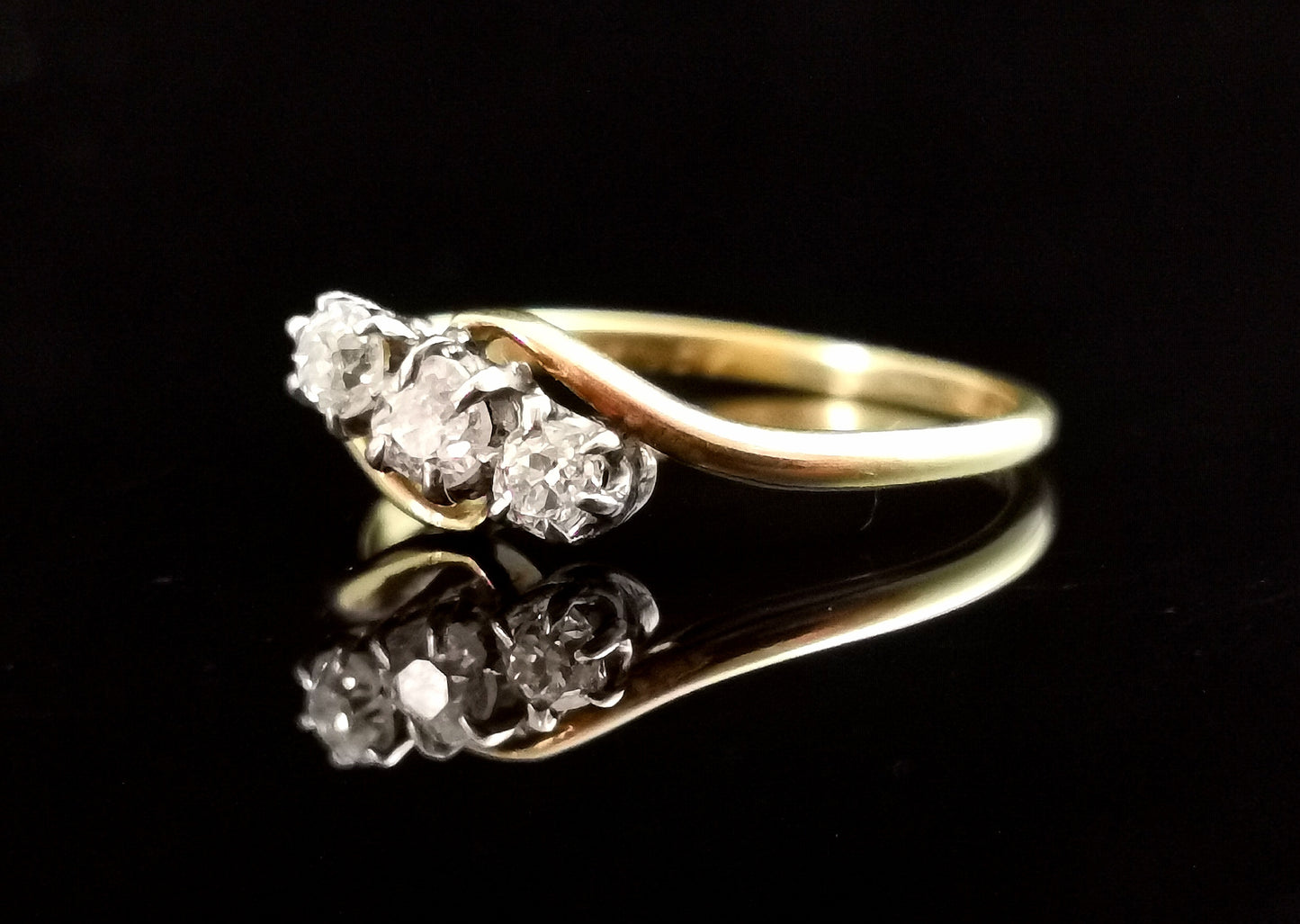 Antique Art Deco Diamond trilogy ring, 18ct gold and Platinum, 0.30ct