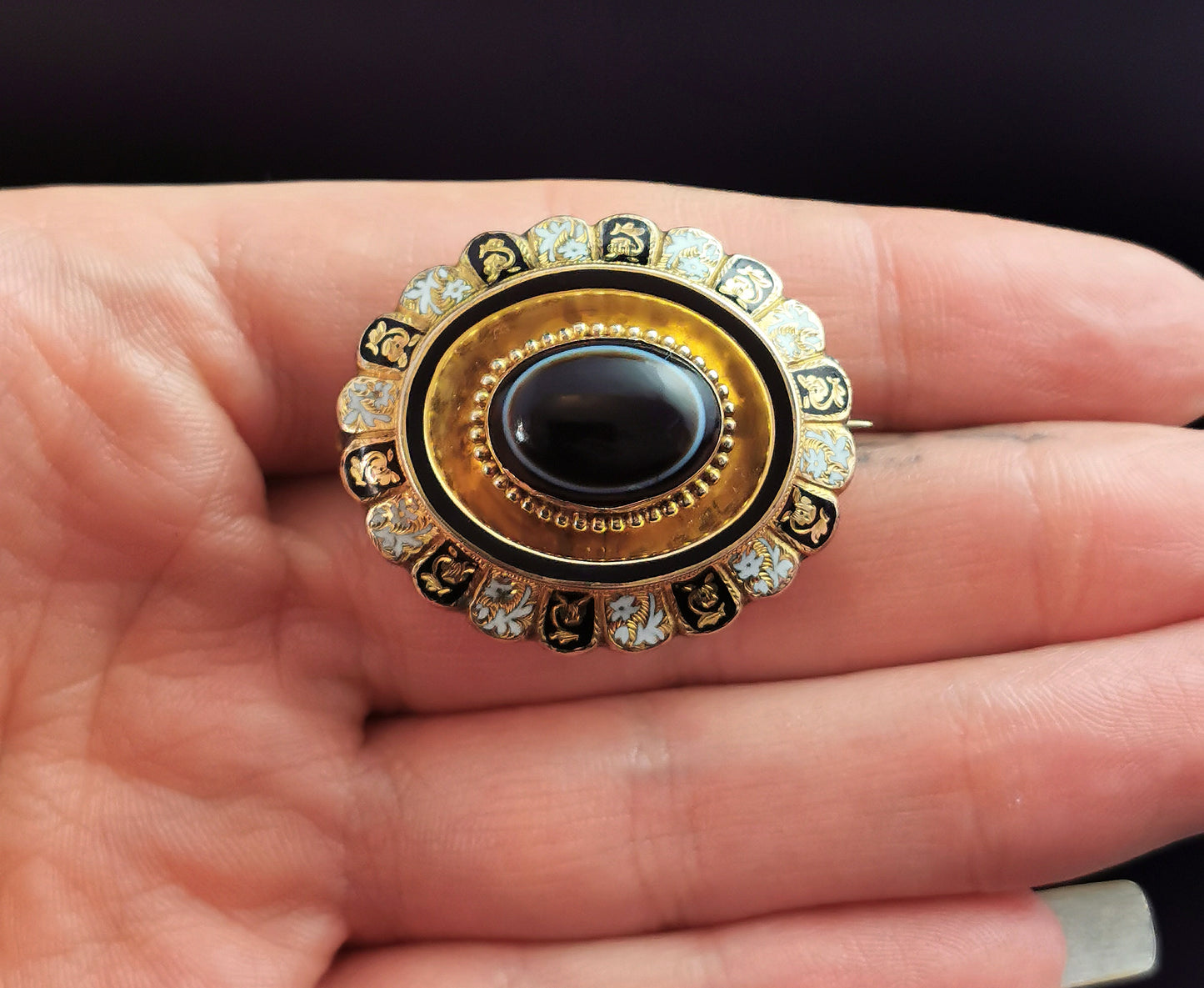 Antique Banded agate mourning brooch, 9ct gold, hairwork, Black and White enamel, Victorian