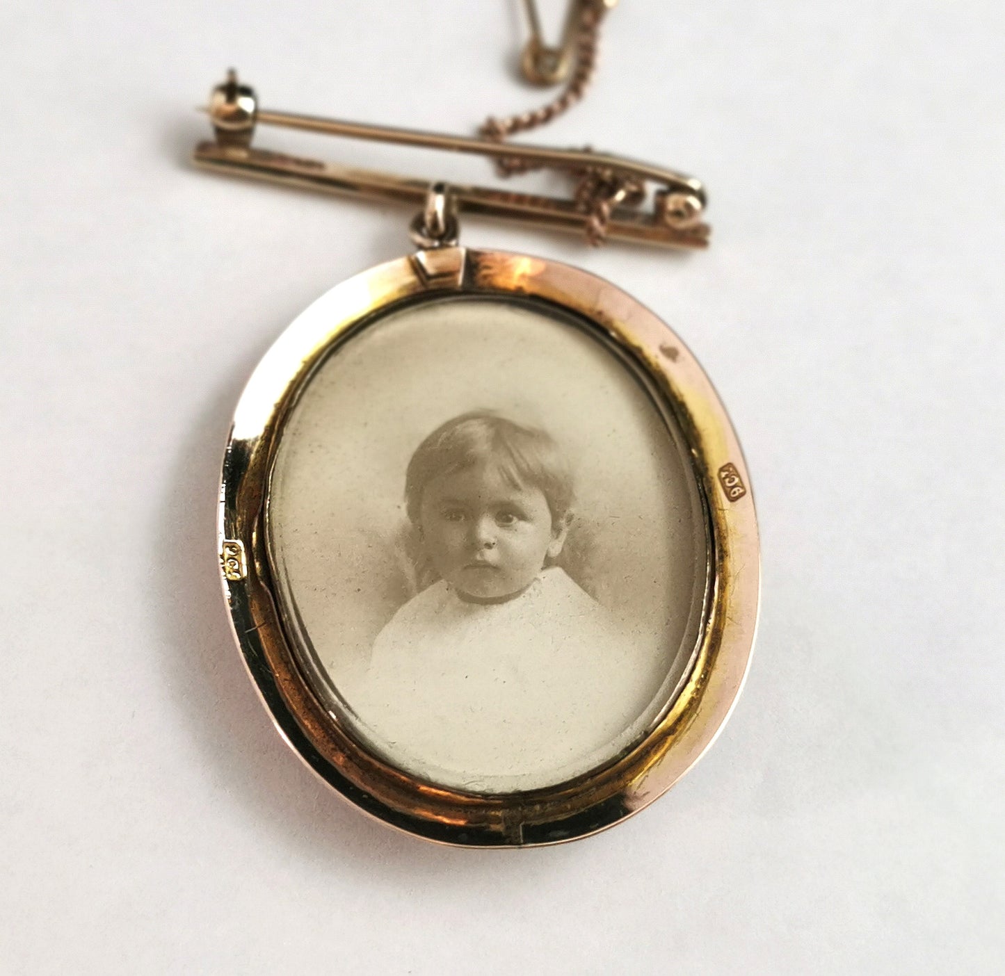 Antique 9ct gold cameo locket brooch