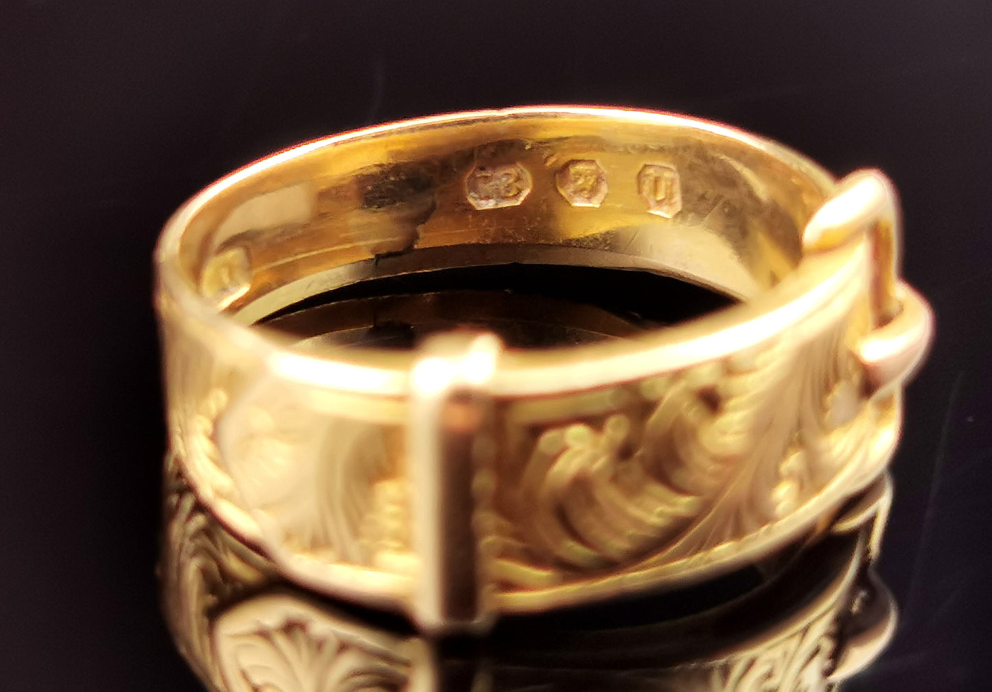Antique 18ct gold Buckle ring, engraved band