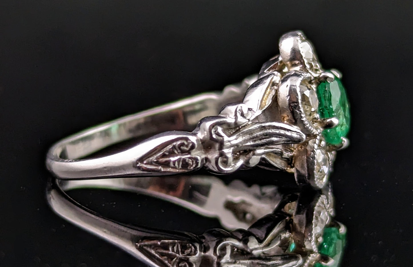 Vintage Art Deco Emerald and Diamond flower ring, platinum, Engagement ring
