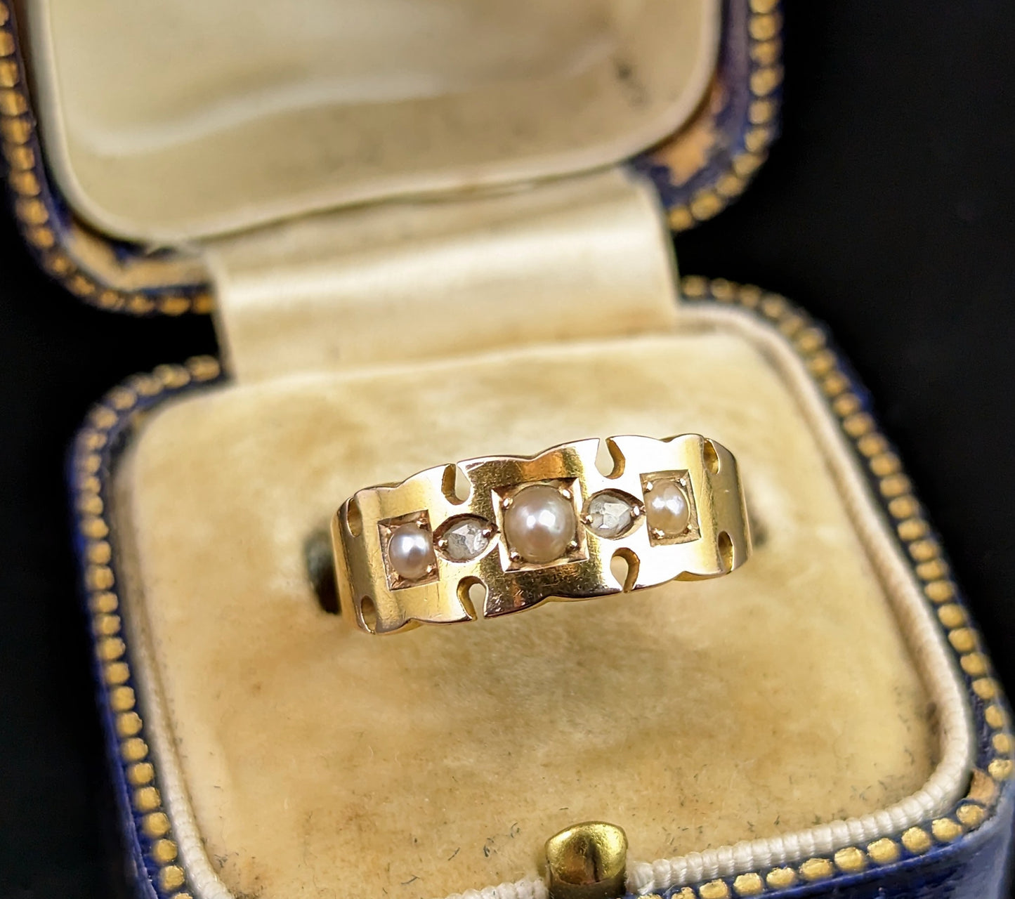 Antique Victorian diamond and pearl ring, 15ct gold