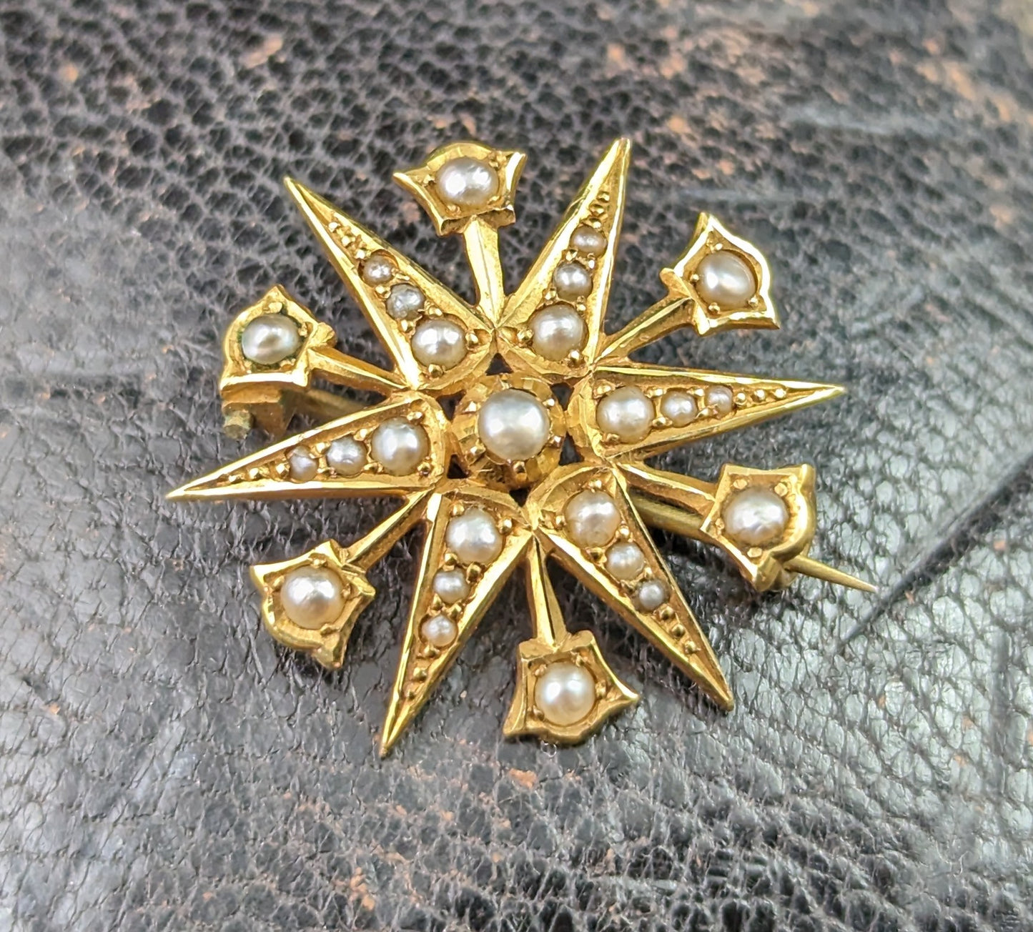 Antique Star brooch, 15ct yellow gold, Pearl, Starburst