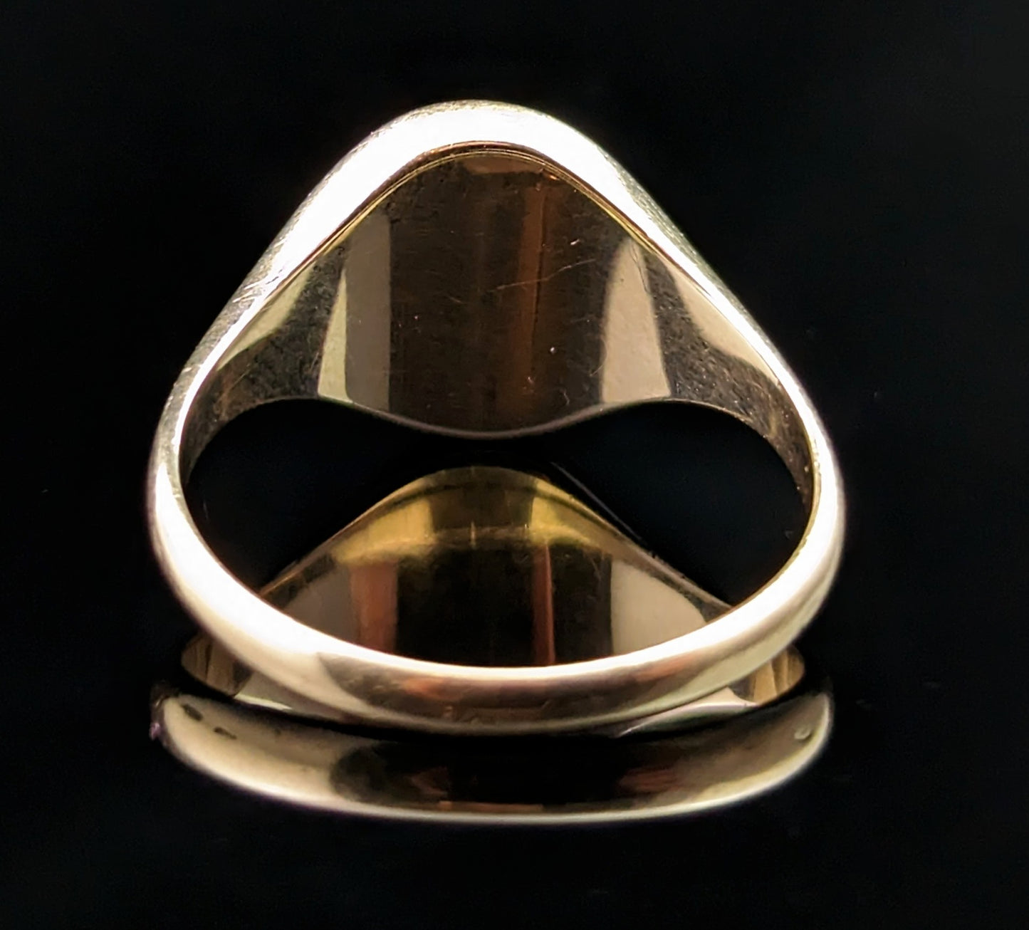 Antique Heraldic signet ring, Sardonyx, 9ct yellow gold