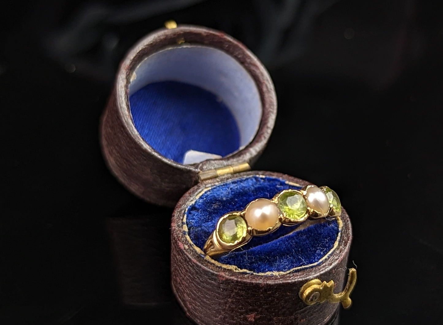 Antique Peridot and split Pearl half hoop ring, 18ct gold