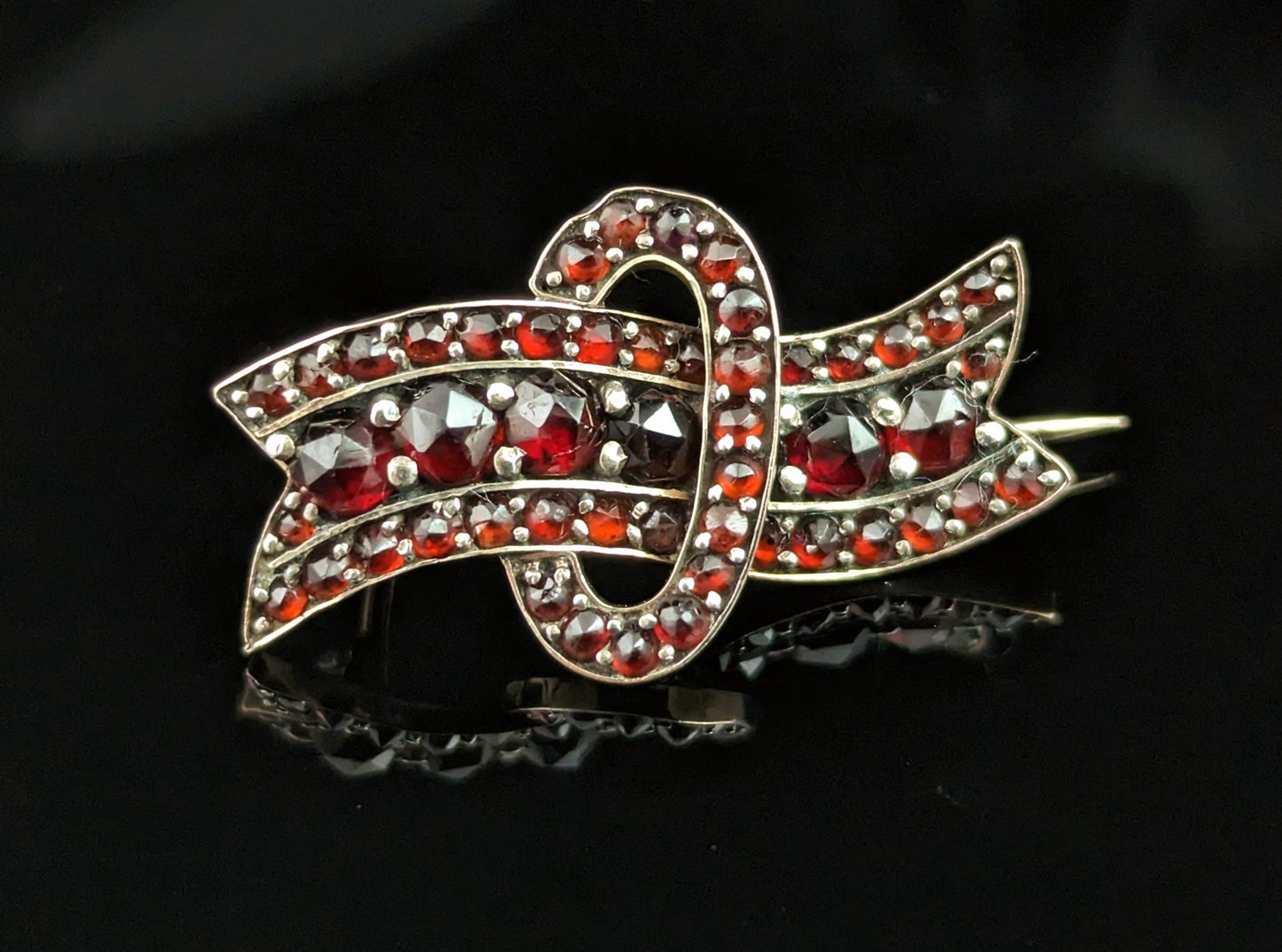 Antique Bohemian Garnet ribbon brooch, 8ct Rose gold