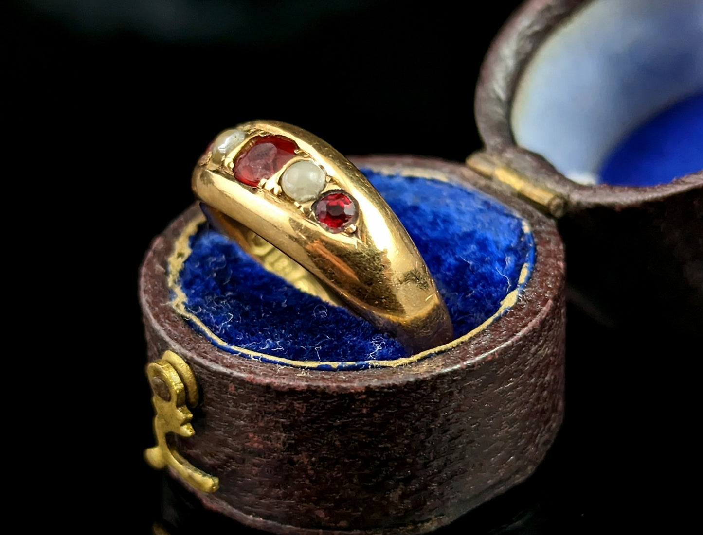 Antique Gypsy set ring, 18ct gold, Red paste and pearl