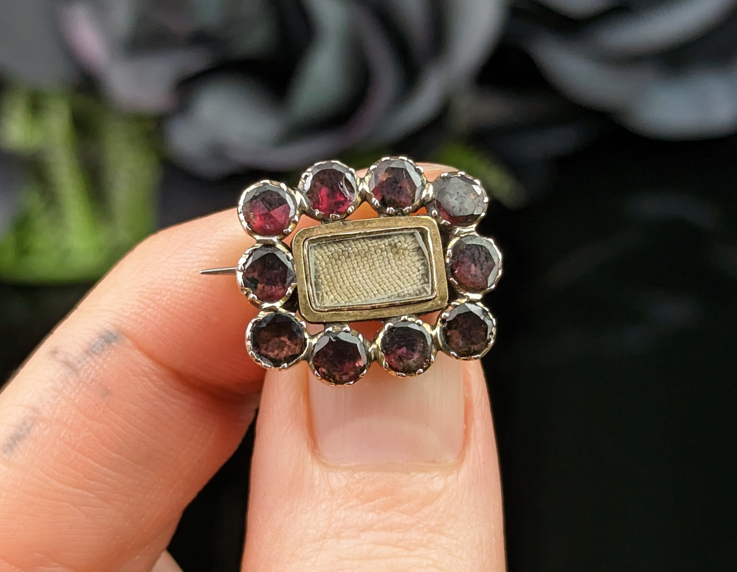 Antique Victorian mourning brooch, 9ct gold, Flat cut Garnet, Lace pin