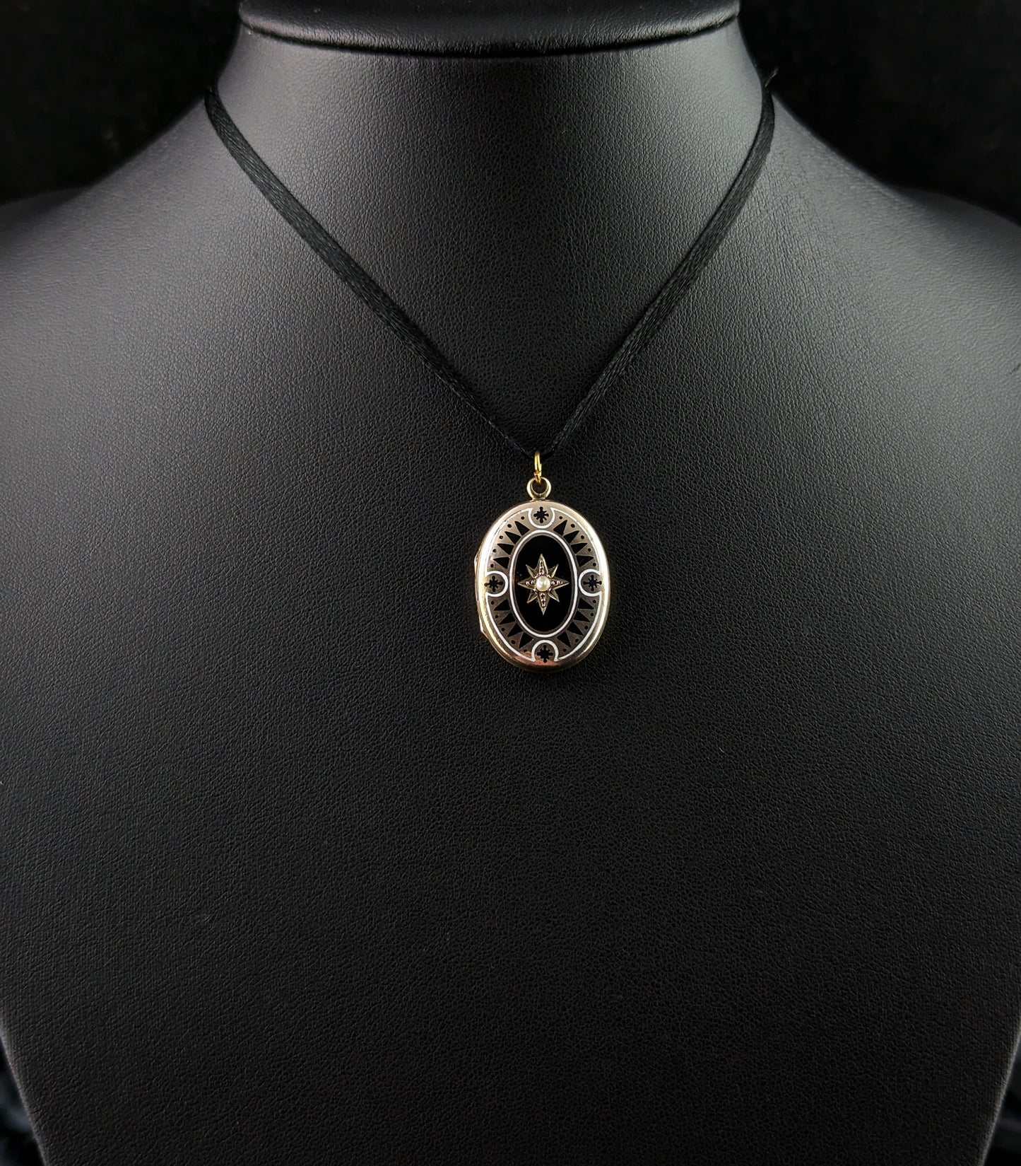 Antique Mourning locket, 9ct gold front and back, Black and White enamel