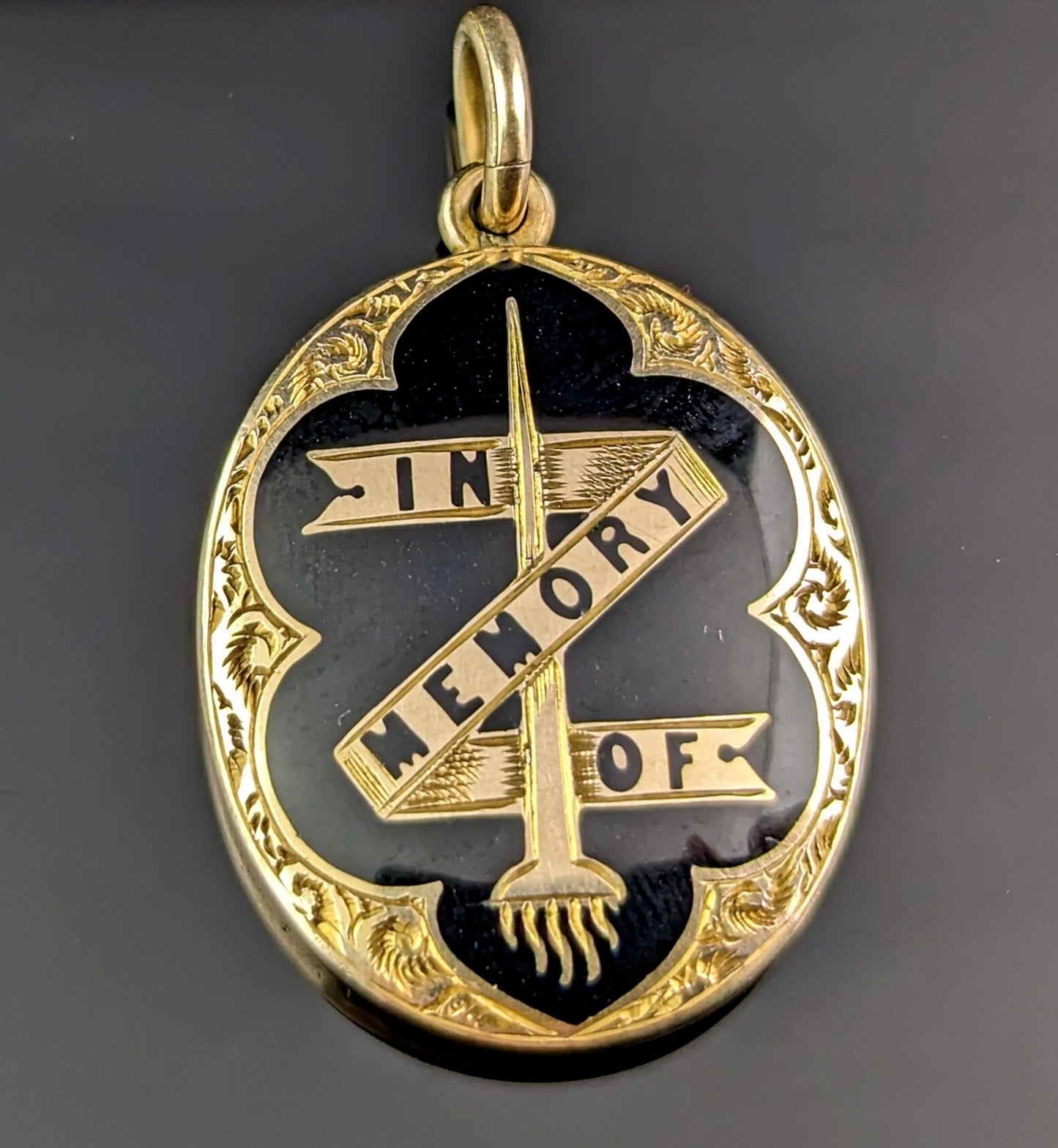 Antique Mourning locket, 9ct gold and Black enamel, In Memory Of
