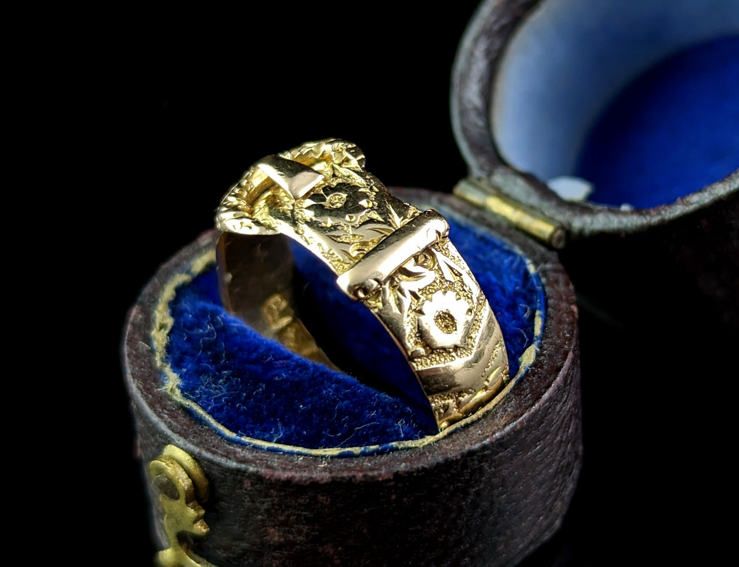 Antique 18ct gold engraved buckle ring, Orange blossom
