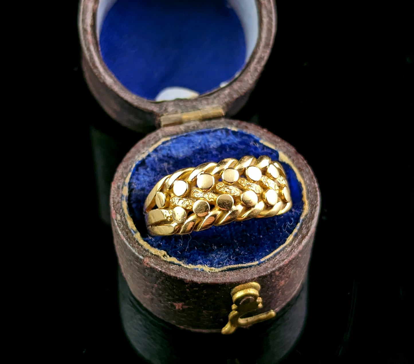 Antique Victorian 18ct gold keeper ring