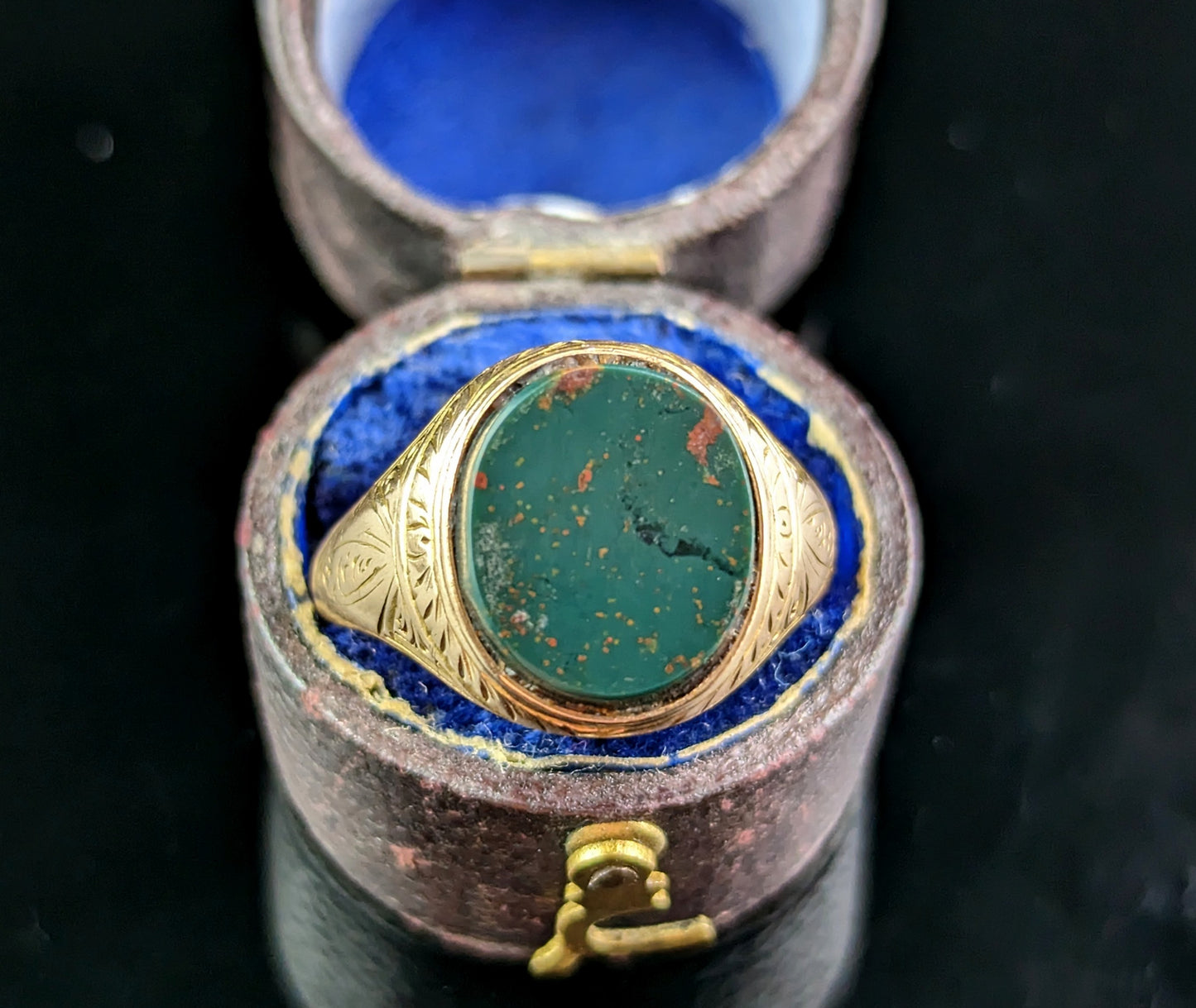 Antique Victorian 15ct gold Bloodstone signet ring, Engraved