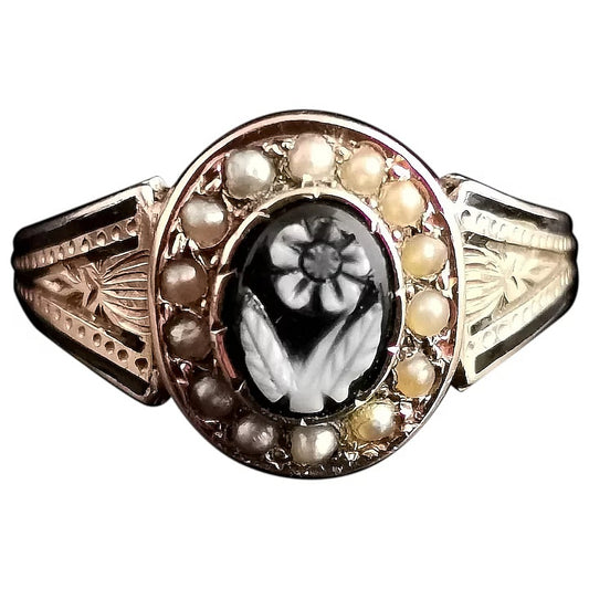 Victorian mourning ring, 15ct gold, Black enamel and seed pearl, Agate forget me not
