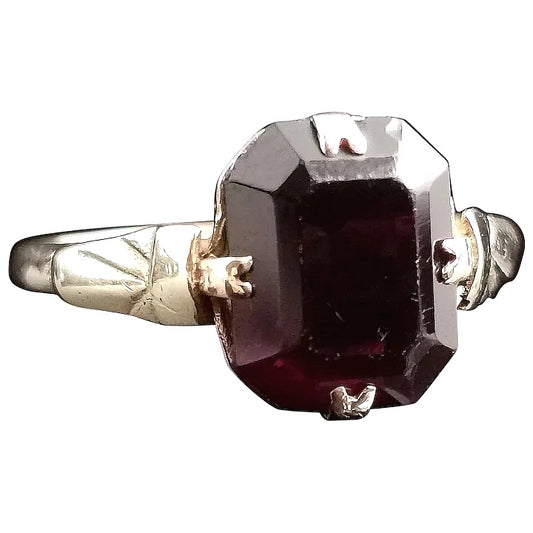 Vintage 9ct gold Garnet solitaire ring, cocktail ring