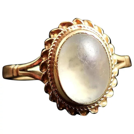 Vintage 9ct yellow gold Moonstone cabochon ring