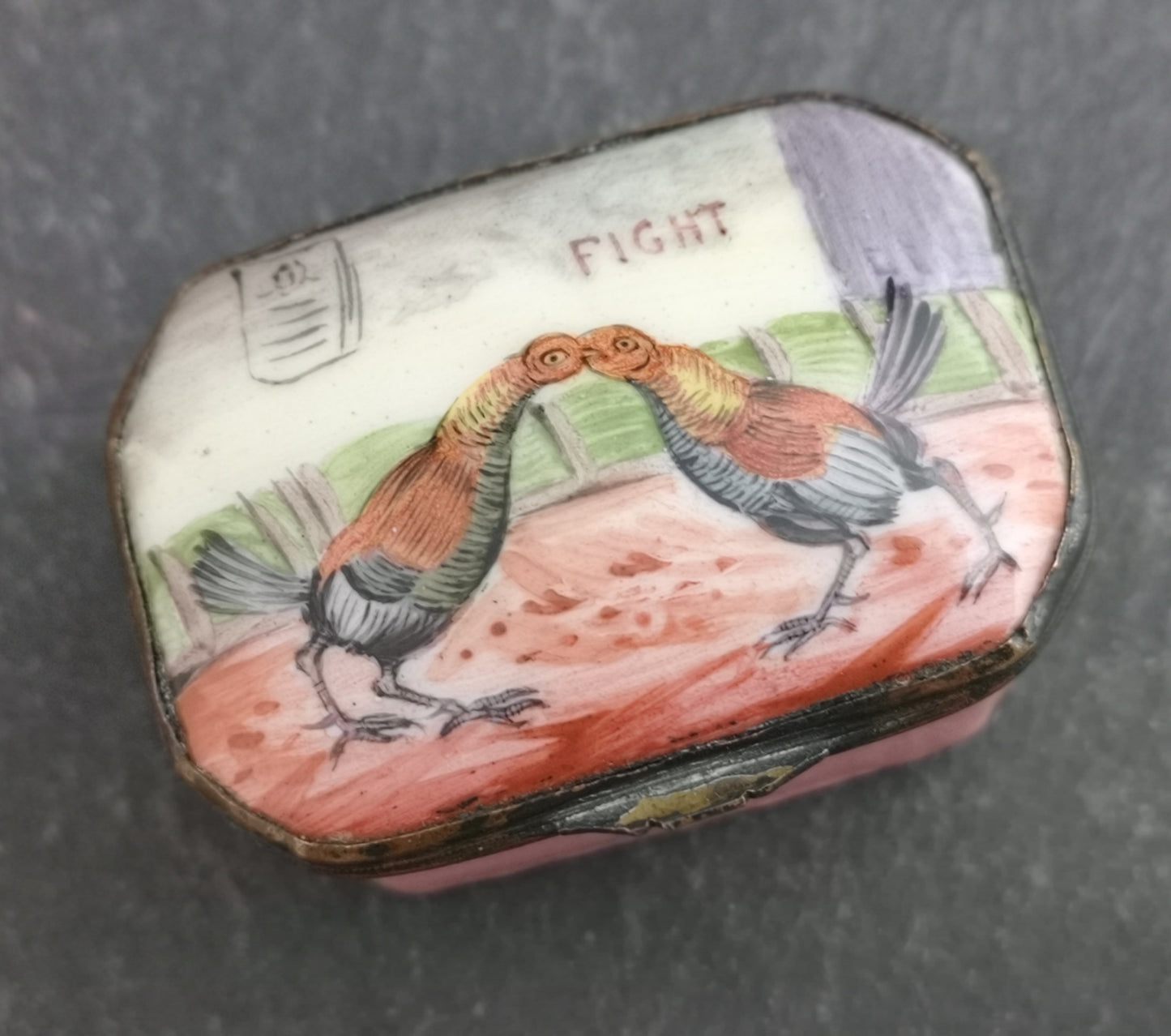 Antique Georgian Bilston enamel snuff box, cock fight