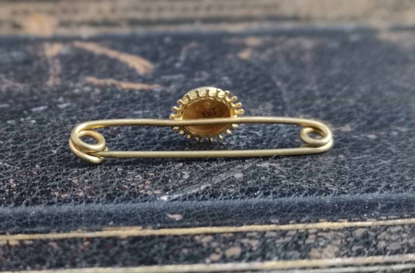 Victorian gold and pearl brooch, pin