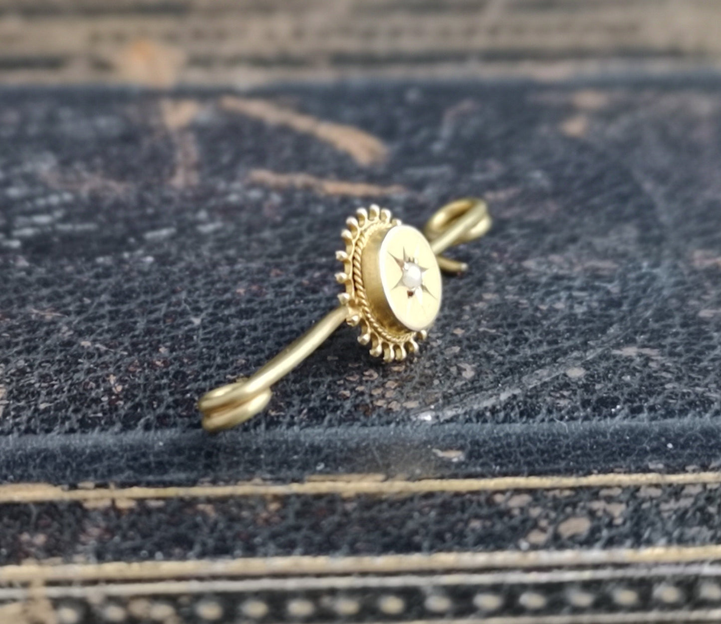 Victorian gold and pearl brooch, pin